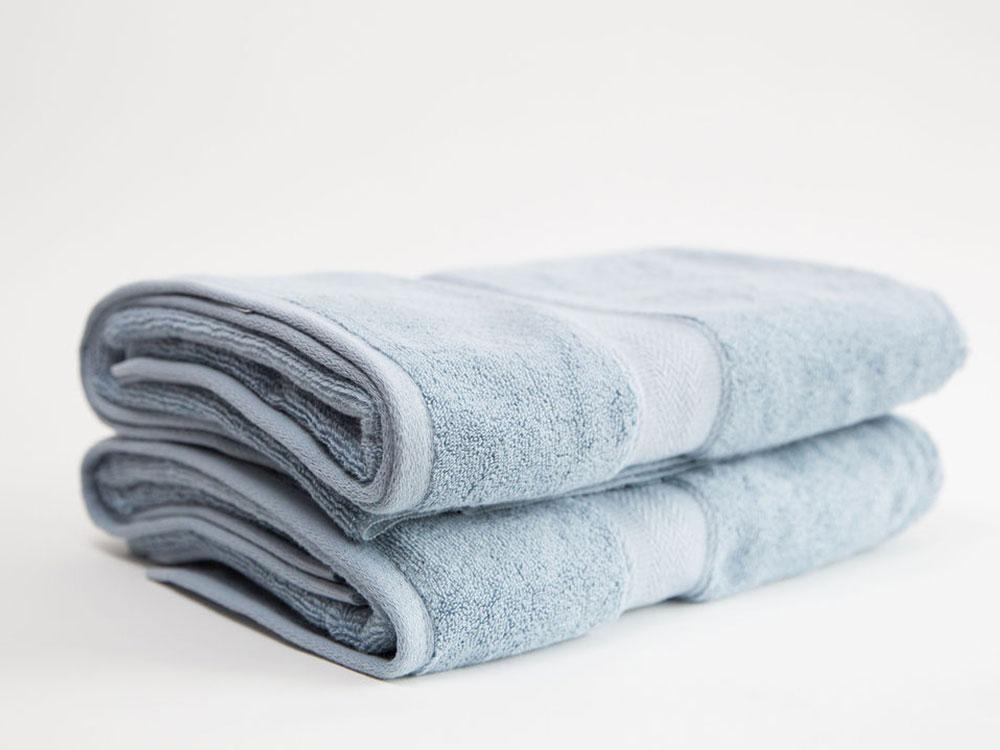 http://www.redlandcotton.com/cdn/shop/products/hydrangea-blue-bath-towel-Stack_1200x1200.jpg?v=1666746791